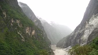 Lật tẩy âm mưu kẻ giết bạn giấu xác vào khe núi (1)