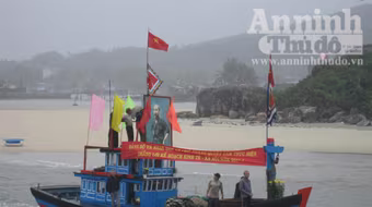 Ngư dân làng chài mở hội ra quân đầu năm