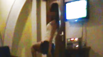 Cần ngăn chặn "chiêu" nhảy... khiêu dâm để hút khách kinh doanh