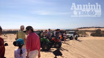 Phấn khích với trò cảm giác mạnh phi mô tô, ô tô trên những "đường cong"