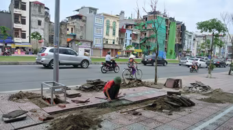 Được đầu tư rất lớn song hè tuyến phố Ô Chợ Dừa – Hoàng Cầu chưa đẹp