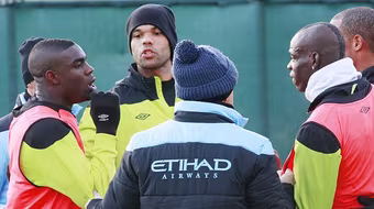 Balotelli lại ẩu đả với đồng đội