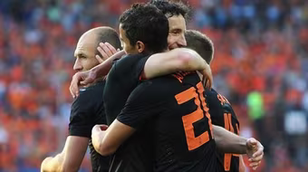 Hà Lan tìm lại niềm vui chiến thắng 