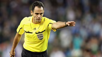 Lộ diện trọng tài bắt chính trận khai mạc tại Euro 2012 