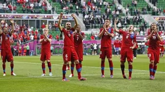 Nga và CH Czech giành lợi thế