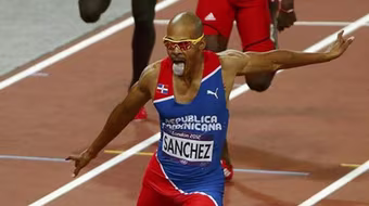 VĐV sắp bước sang tuổi 35 giành HCV chạy vượt rào 400 mét