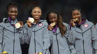 Đội chạy 4x100m Mỹ phá kỷ lục thế giới