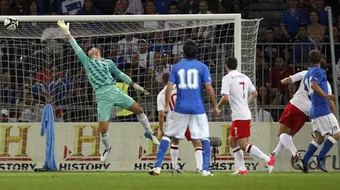 Anh 2-1 Italia: "Tam sư" trả nợ thành công 