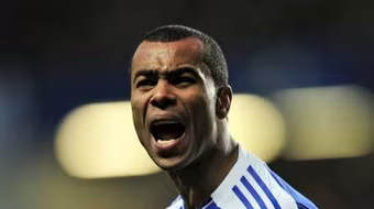 Chelsea không còn mặn mà với Ashley Cole?