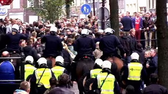 25 người bị bắt ở trận "đại chiến" Ajax - Man City