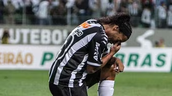 Ronaldinho may mắn thoát chết sau vụ tai nạn