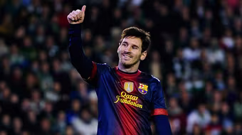 Lionel Messi phá kỷ lục của Mueller