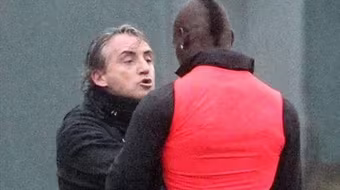 Mancini giải thích vụ "ẩu đả" với Balotelli