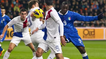 Italia cầm chân Hà Lan, Đức ngược dòng đánh bại Pháp 