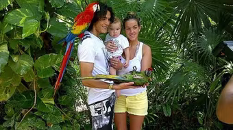 Cavani trả giá cho thói... ăn vụng