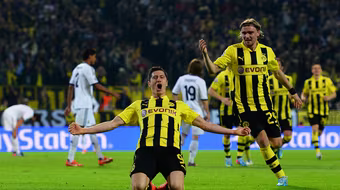 Một mình Lewandowski che mờ "giải ngân hà"