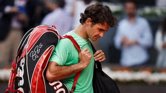 Federer thua mất mặt trước tay vợt trẻ Nhật Bản