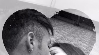 Bồ Neymar đăng ảnh "nóng" lên mạng