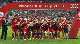 Guardiola có được danh hiệu đầu tiên với Bayern