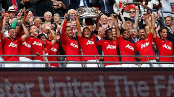 Van Persie giúp MU lần thứ 20 giành Siêu cúp