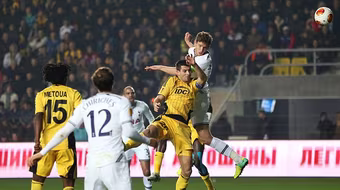 Xứ sở sương mù tiếp tục bất bại 