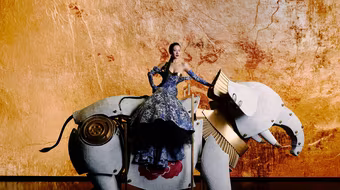 Văn Mai Hương gây tò mò khi tiết lộ bộ đôi sản phẩm mới