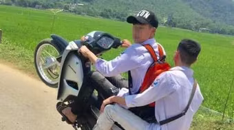 Khoe clip ‘bốc đầu’ xe máy trên mạng, hai nam thanh niên bị phạt hơn 12 triệu đồng