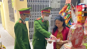 Quận Đống Đa: Đi từng ngõ, gõ từng nhà nhắc nhở đảm bảo an toàn PCCC trong dịp Tết