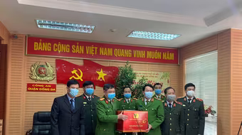 Lãnh đạo Bộ Công an kiểm tra, chúc Tết Công an quận Đống Đa
