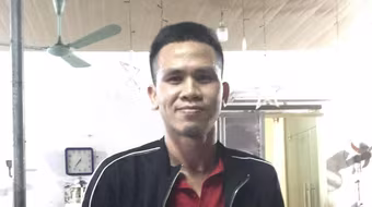 Người đàn ông kể giây phút băng qua tường rào, đỡ cháu bé rơi từ tầng 12A