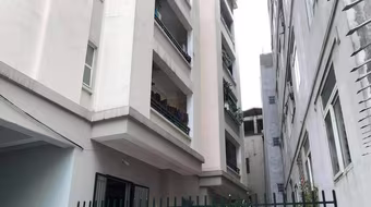 Phát hiện người phụ nữ rơi từ tầng cao chung cư xuống đất tử vong