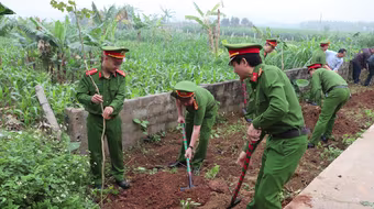Cụm thi đua số 3 trồng mới 250 cây Ban Tây Bắc dọc đường liên xã