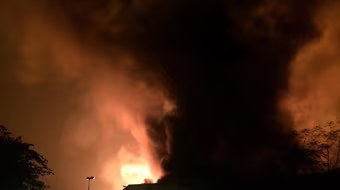 Điều tra vụ cháy nhà xưởng rộng 1000m2 ở huyện Mê Linh 