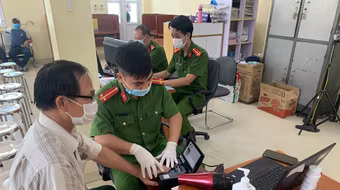 [Ảnh] Tiếp nhận xử lý gần 8.000 hồ sơ cấp căn cước công dân gắn chíp trong đợt nghỉ lễ