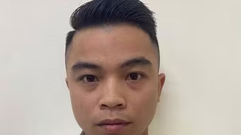 Bắt 'tú ông' điều hành nhóm zalo mua bán dâm với giá 4,5 triệu đồng/lượt