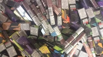 Xử phạt một trường hợp kinh doanh thuốc lá điện tử không rõ nguồn gốc