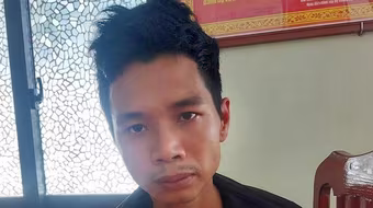 Cướp giật ví của người cho đi nhờ xe