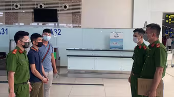 Chém người trước cửa quán bar rồi trốn từ TP Hồ Chí Minh ra Hà Nội