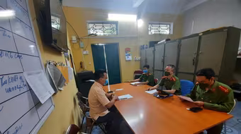 Triệu tập người tự xưng 'làm ở VTV', lớn tiếng tại chốt phòng dịch Covid