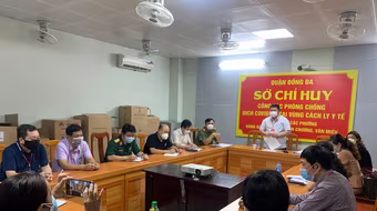 Ghi nhận bên trong Sở chỉ huy phòng chống dịch vùng phong tỏa quận Đống Đa 