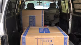 Chặn xe tải 'luồng xanh' chở đồ chơi nhập lậu