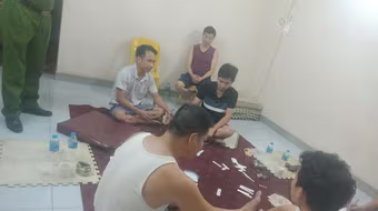 Bảy người đánh bạc bị khởi tố và phạt 105 triệu đồng