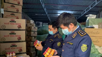 Phát hiện 2 cơ sở sản xuất sa tế Thuận Phát có dấu hiệu giả mạo thương hiệu