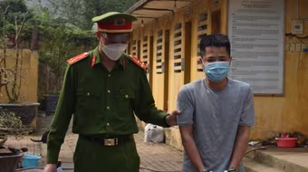 Xuống đồng gọi vợ về, người đàn ông "bay" mất chiếc xe máy