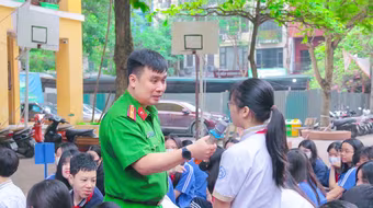 Cấp căn cước công dân và trang bị kiến thức quý cho học sinh trường THCS Thái Thịnh