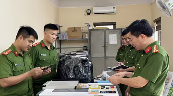 Triệt phá đường dây sản xuất giấy phép lái xe, đăng ký xe giả