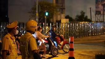 Bắt đối tượng có hành vi chửi bới, lăng mạ và hành hung người thi hành công vụ