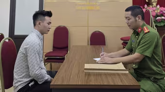 ‎Tạm giữ hình sự đối tượng vi phạm giao thông, chống người thi hành công vụ tại chốt bảo vệ A80