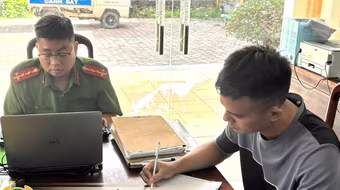 Bắt đối tượng cho vay lãi nặng, đánh bạc qua mạng internet