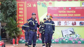 Trang bị kiến thức, kỹ năng xử lý tình huống khi xảy cháy cho học sinh